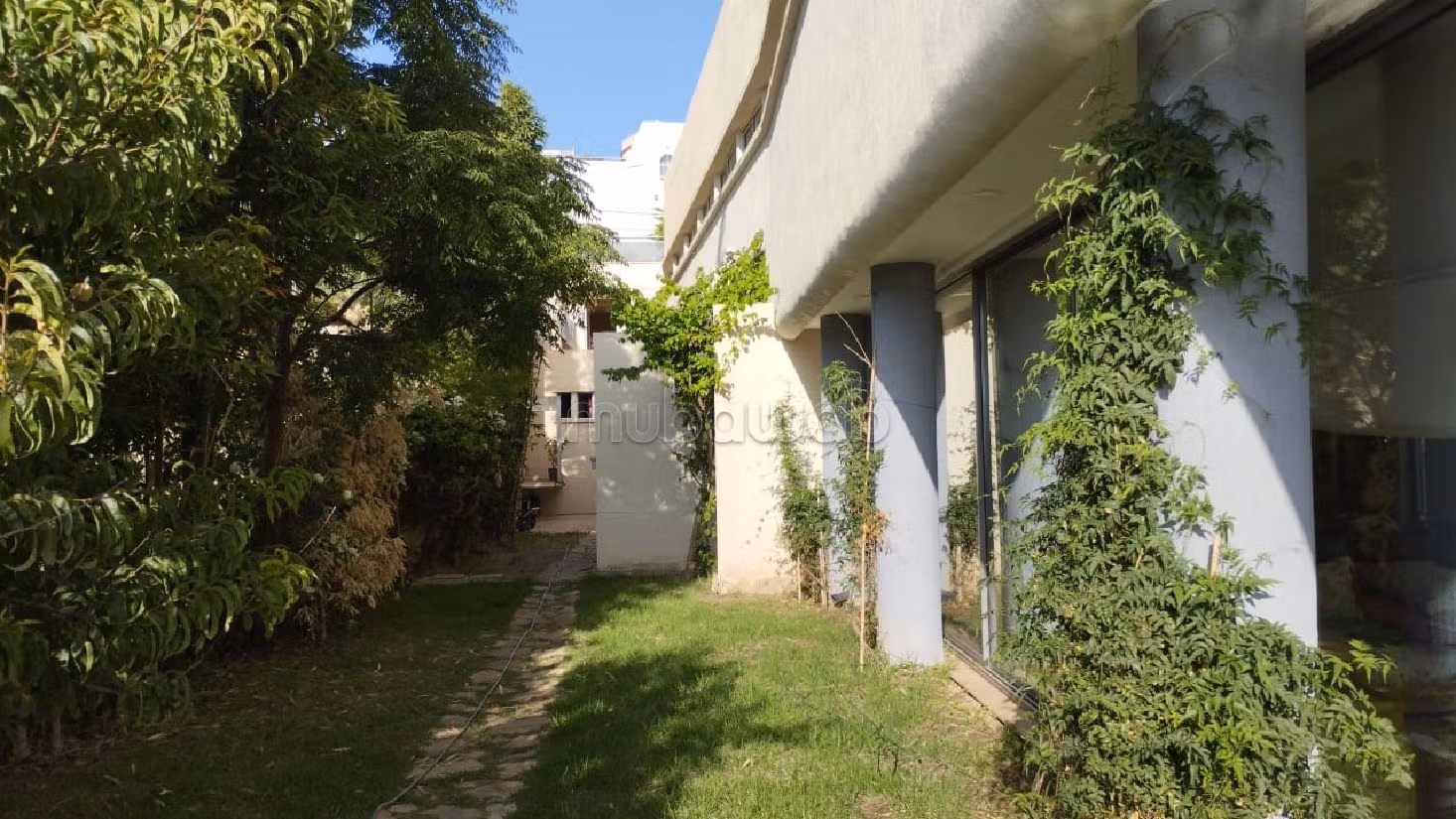 Luxury Villa for sale in Manar. Surface area 1700 m². Double glazed windows and sea view. 