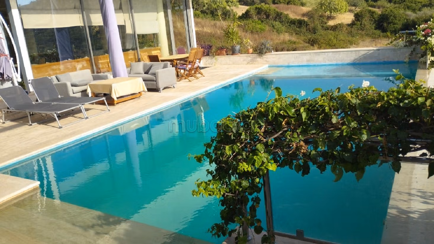 Luxury Villa for sale in Manar. Surface area 1700 m². Double glazed windows and sea view. 