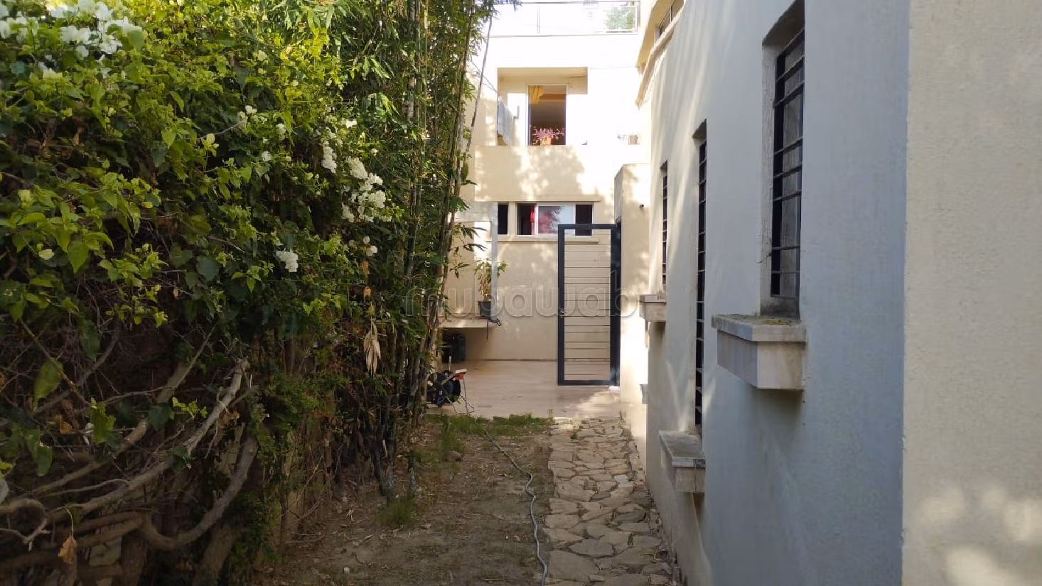 Luxury Villa for sale in Manar. Surface area 1700 m². Double glazed windows and sea view. 