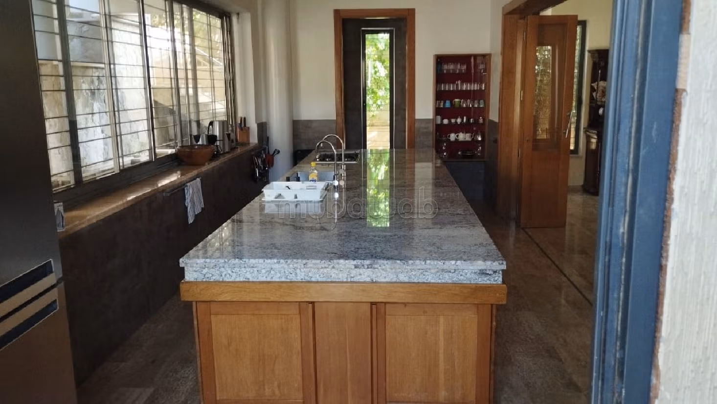 Luxury Villa for sale in Manar. Surface area 1700 m². Double glazed windows and sea view. 