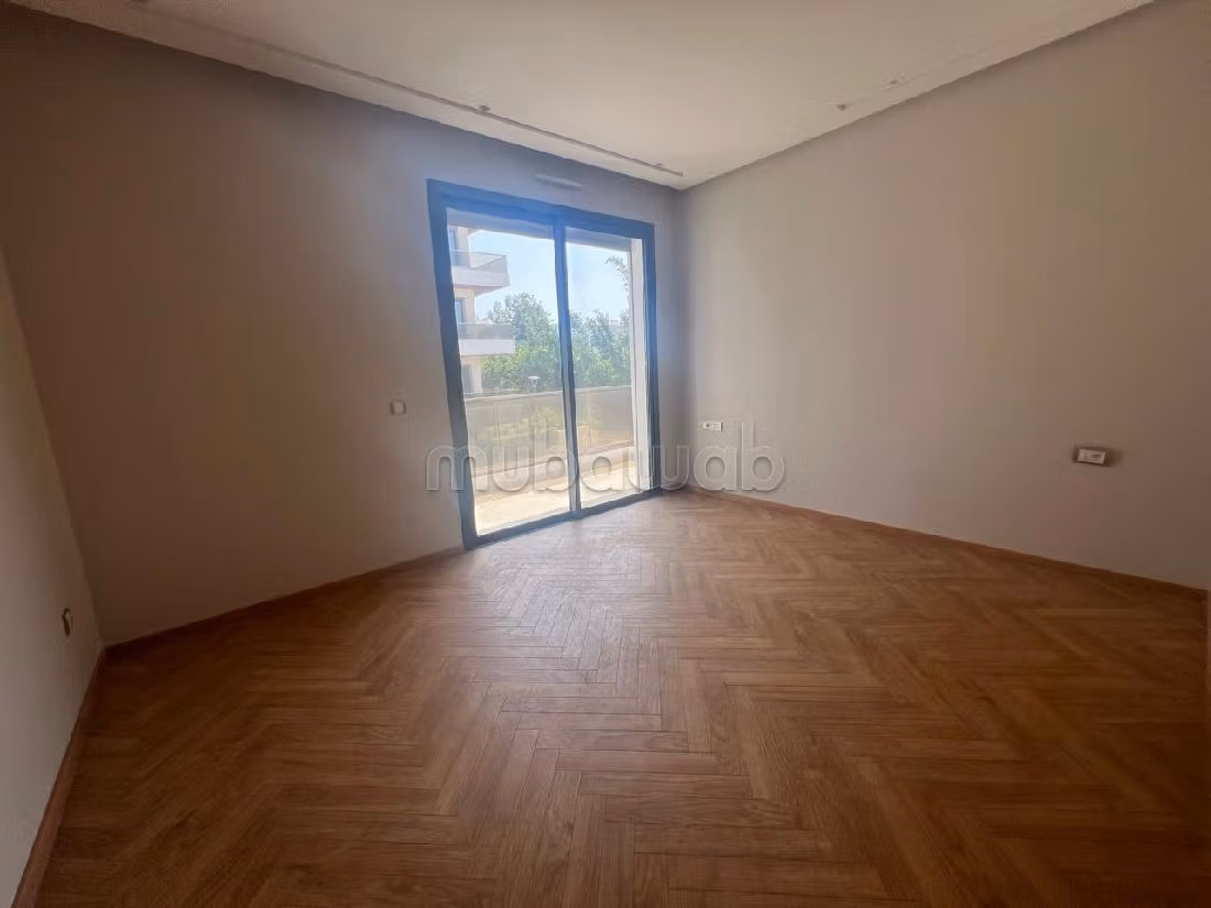 Great apartment for rent in Ville Verte. 3 lovely rooms. Usable fireplace, caretaker service. 