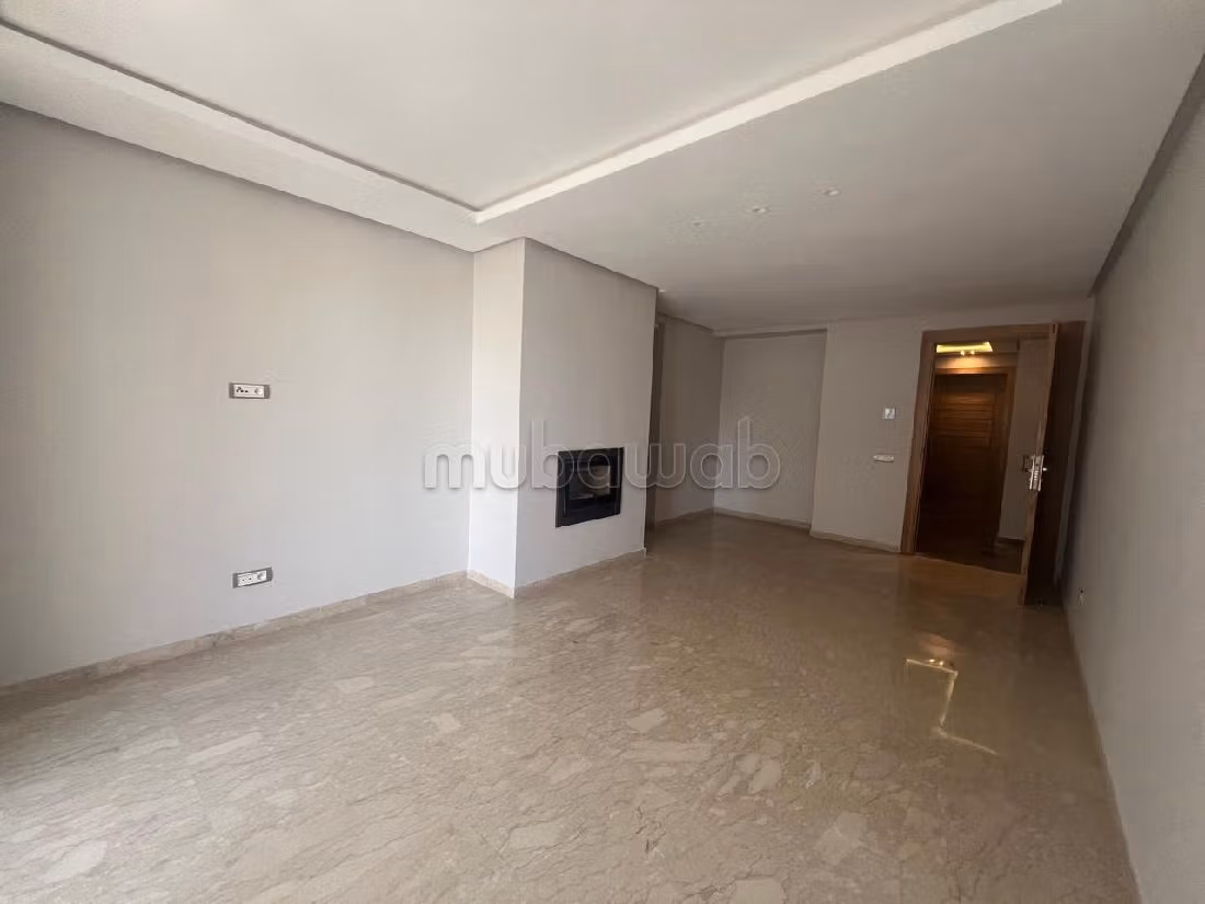 Great apartment for rent in Ville Verte. 3 lovely rooms. Usable fireplace, caretaker service. 