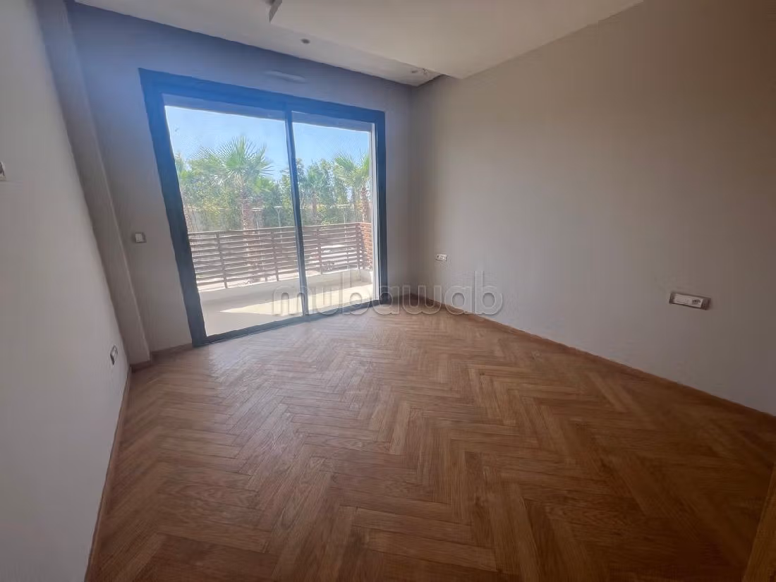 Great apartment for rent in Ville Verte. 3 lovely rooms. Usable fireplace, caretaker service. 