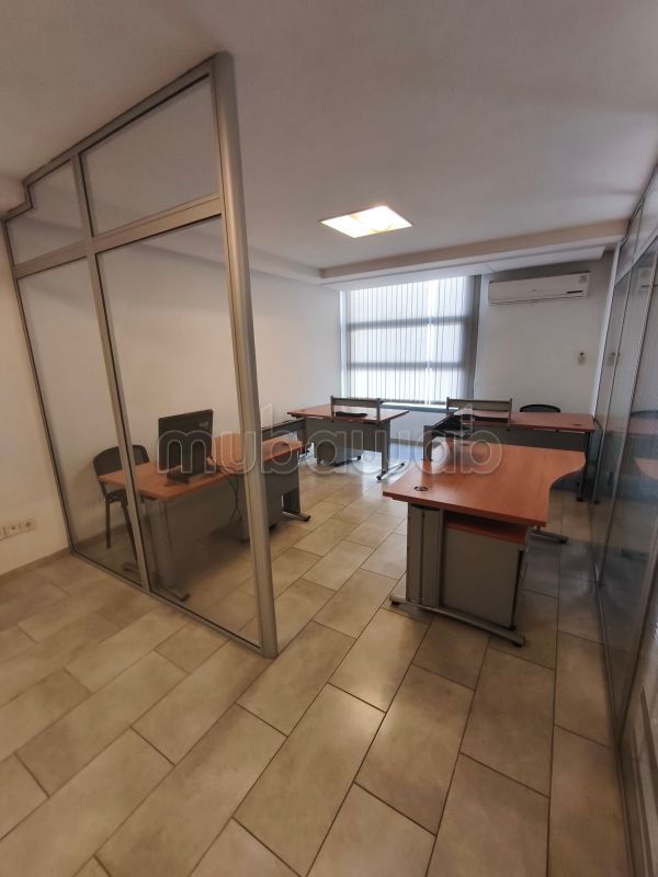Offices for rent in Beauséjour. Dimension 60 m². caretaker and air conditioning. 
