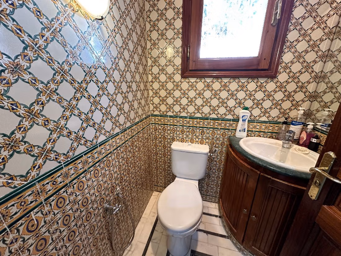 Maestosa residenza di lusso in affitto a Cité Ennasr 1.5 camere. Ammobiliato
