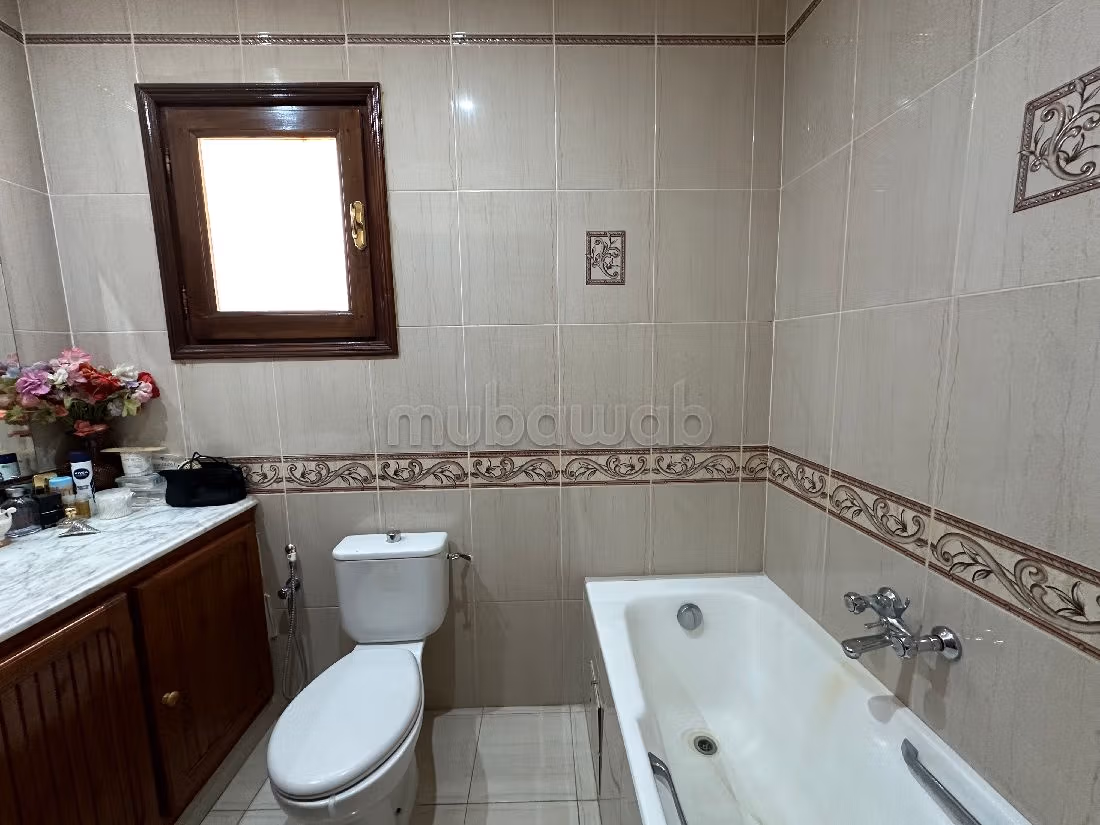 Maestosa residenza di lusso in affitto a Cité Ennasr 1.5 camere. Ammobiliato