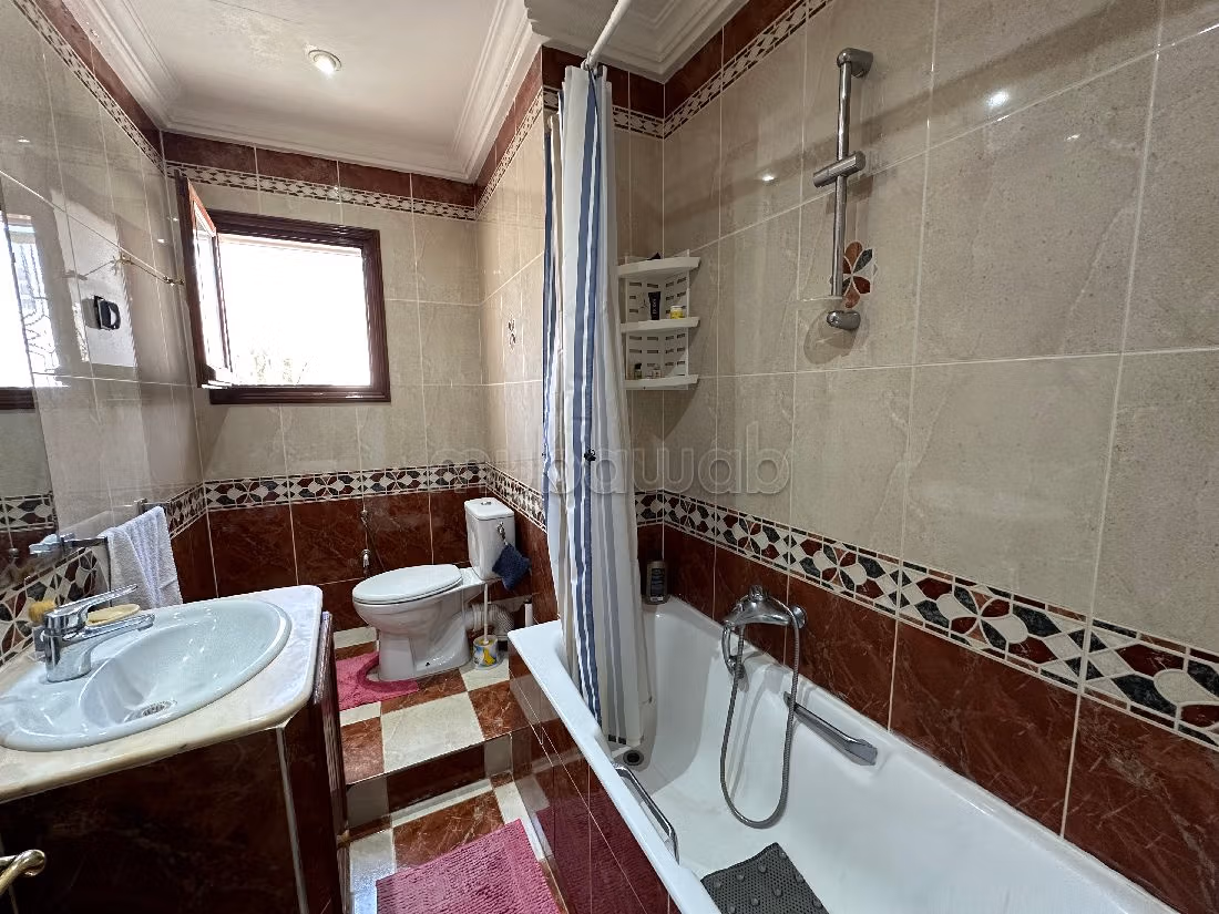 Maestosa residenza di lusso in affitto a Cité Ennasr 1.5 camere. Ammobiliato