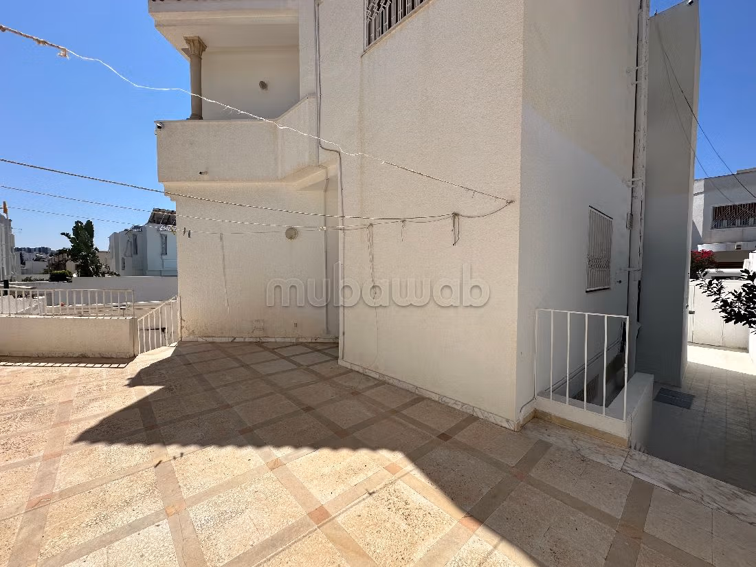 Maestosa residenza di lusso in affitto a Cité Ennasr 1.5 camere. Ammobiliato