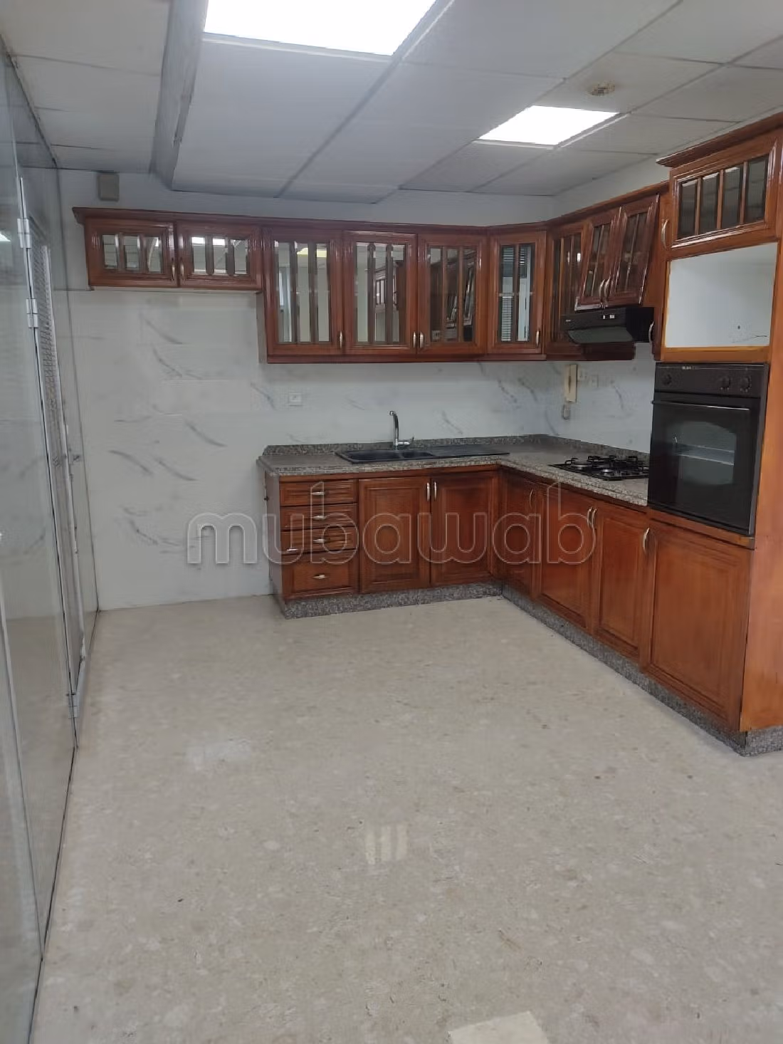 Offices for rent in Beauséjour. Small area 151 m². caretaker available, air conditioning system. 