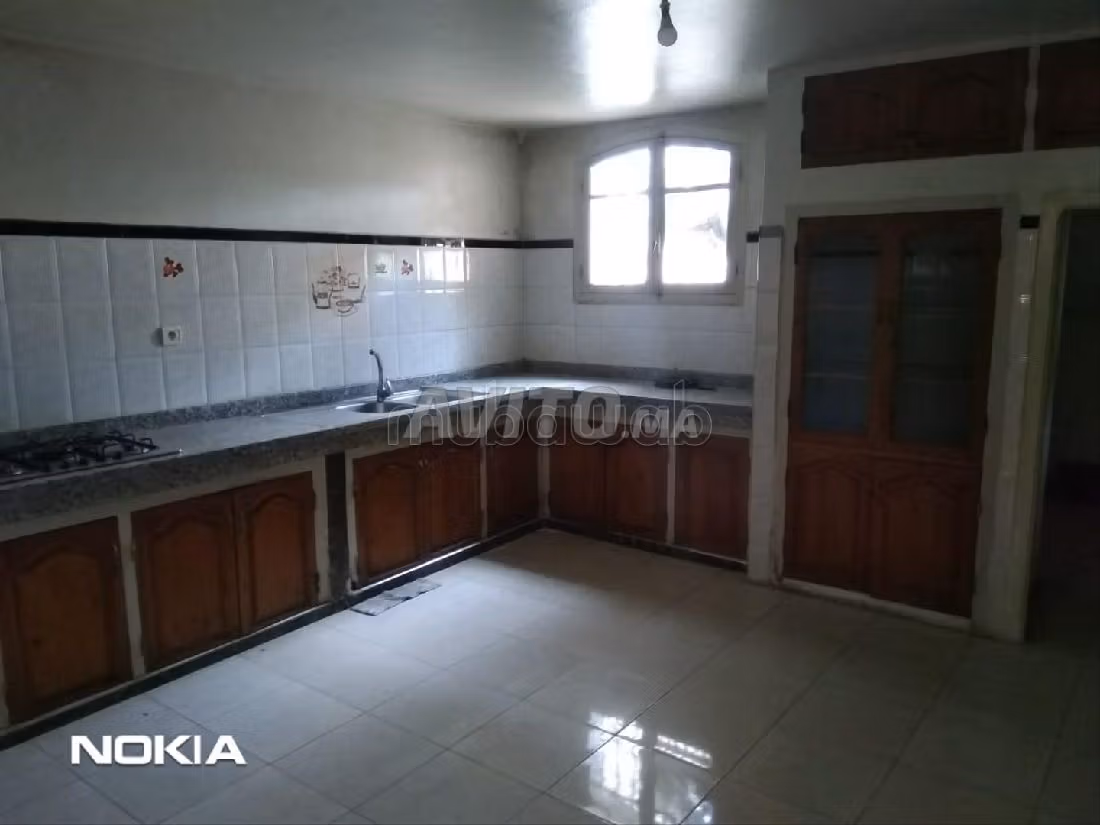 Maravillosa casa en venta en Aïn Sebaâ. 6 habitaciones grandes. Plazas de parking y terraza