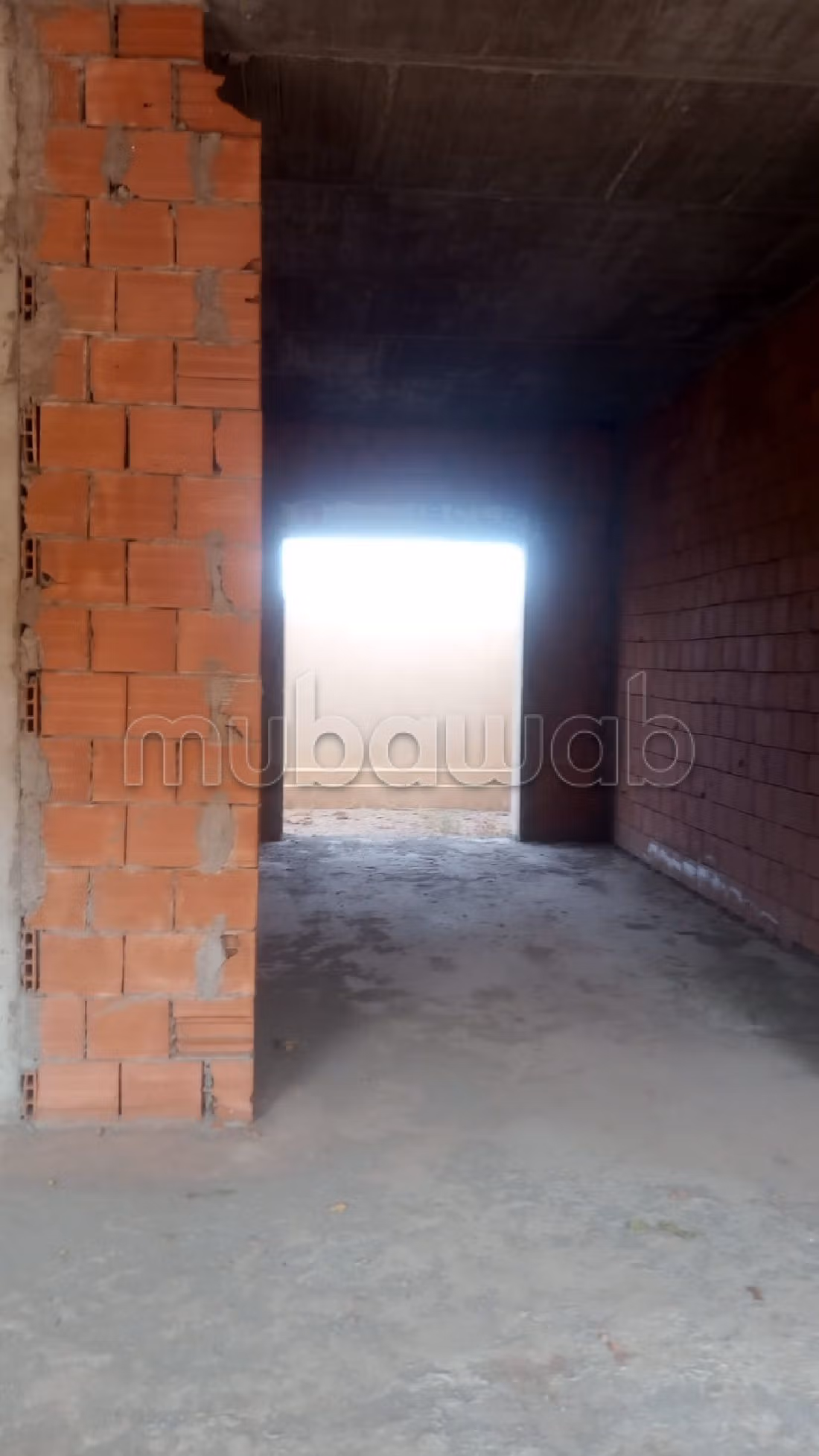 فيلا فاخرة للبيع بطريق امزميز. 4 غرف جميلة. شرفة جميلة وحديقة. 