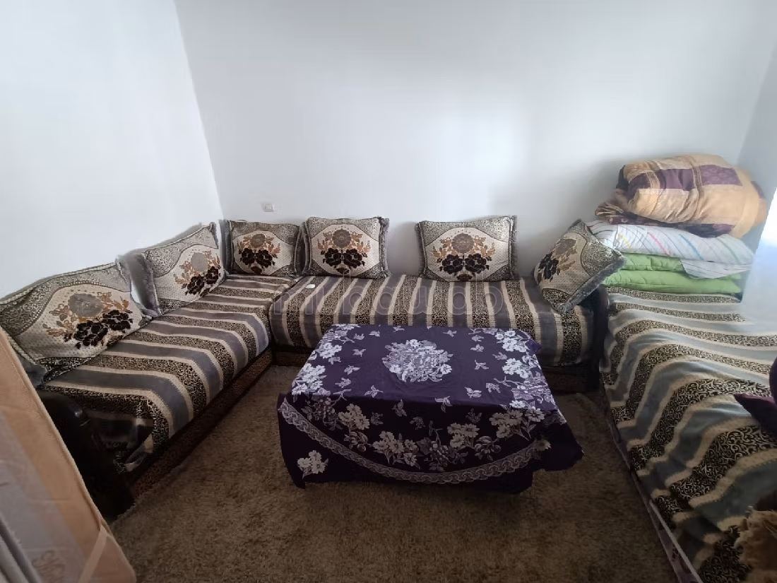 Busca pisos en venta. Area 65 m². Puerta blindada, salón tradicional marroquí. 