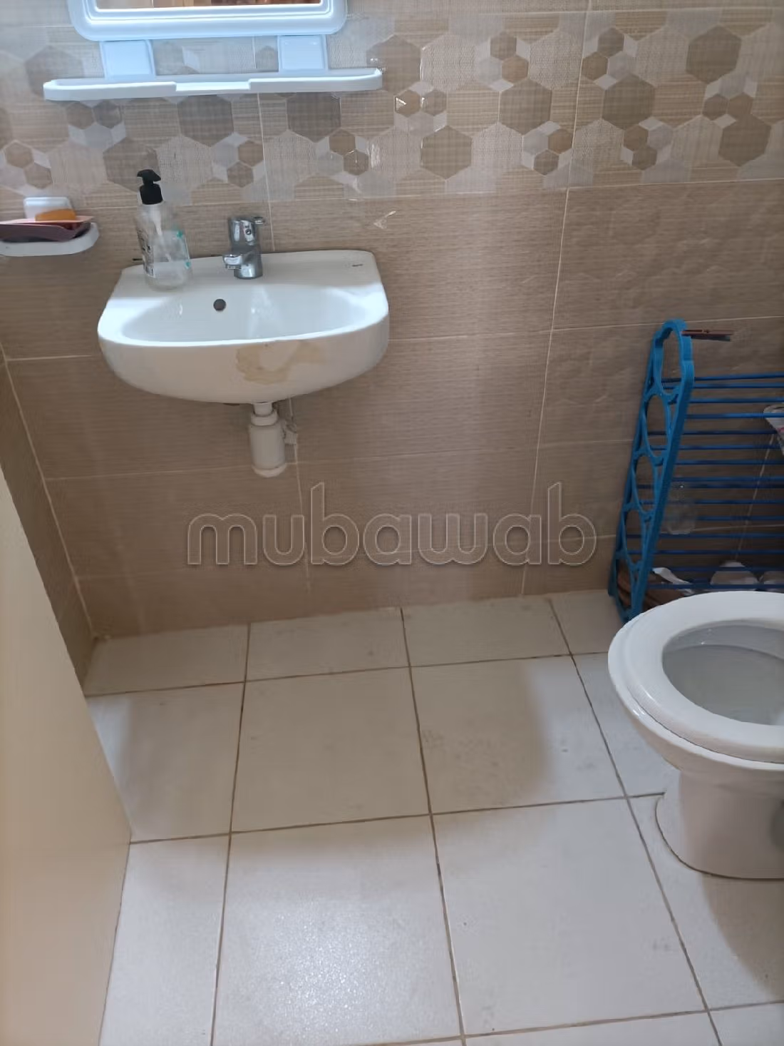 Busca pisos en venta. Area 65 m². Puerta blindada, salón tradicional marroquí. 