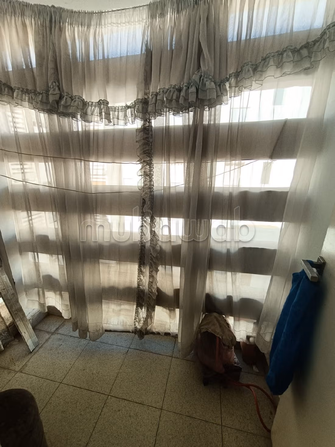 Busca pisos en venta. Area 65 m². Puerta blindada, salón tradicional marroquí. 