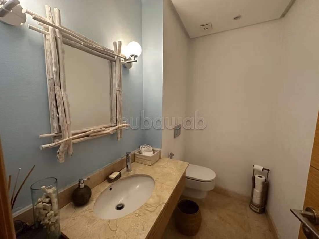 شقة جميلة للبيع ب المدينة الخضراء. 3 قطع رائعة. صالة أصيلة ، طبق الأقمار الصناعية