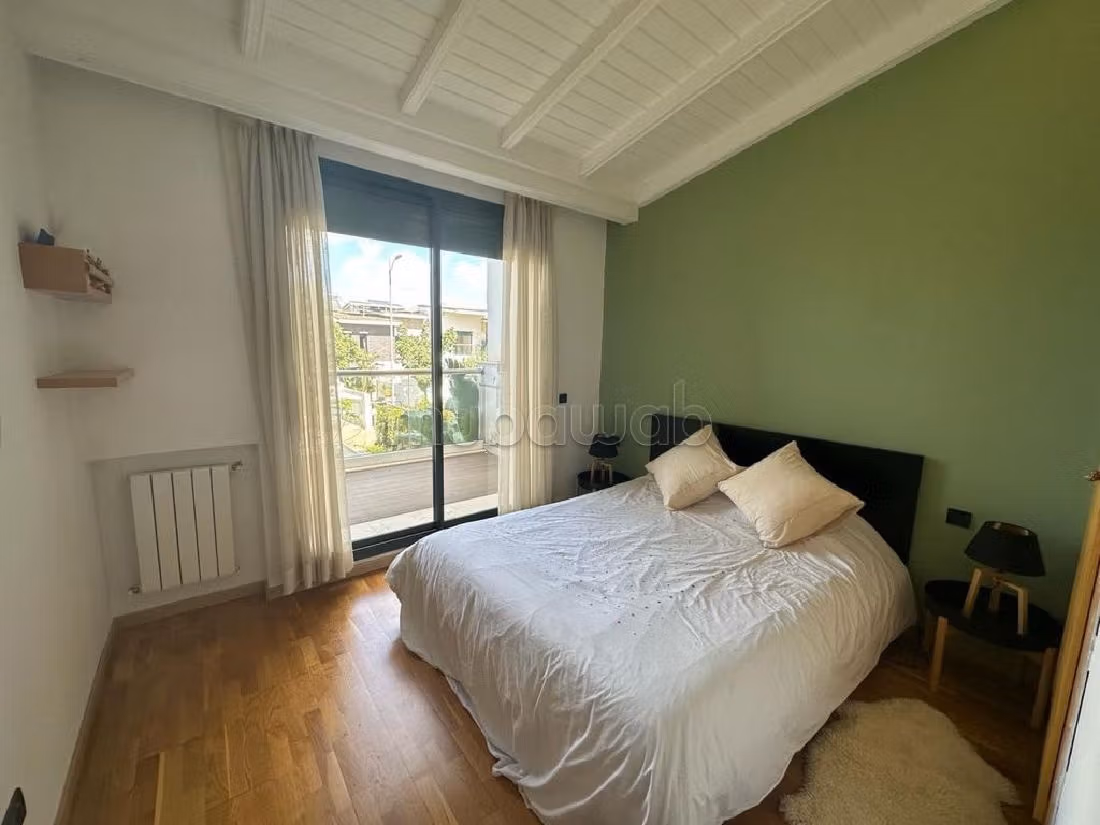 شقة جميلة للبيع ب المدينة الخضراء. 3 قطع رائعة. صالة أصيلة ، طبق الأقمار الصناعية