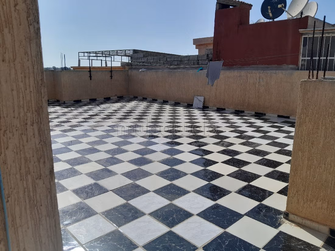Appartamento da acquistare a Hamza. 3 belle camere da letto. Giardino, terrazzo. 