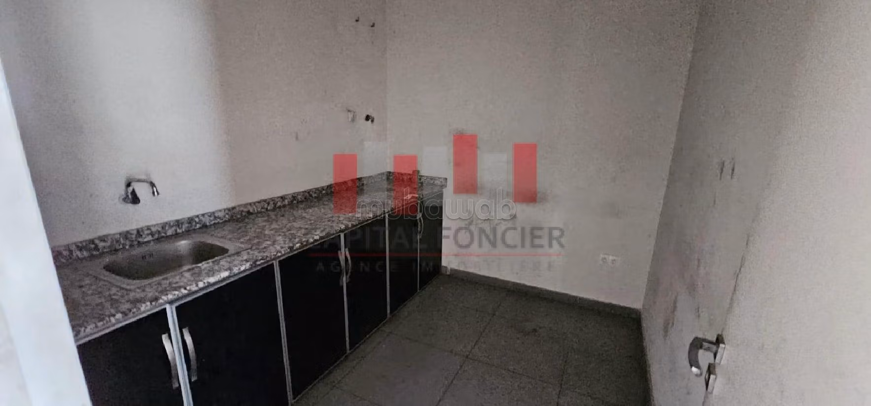 Unité industrielle showroom en plein Bld mly ismail ain sebaa de 9200 m de surface a la location idéal pour un concessionaire ou showroom