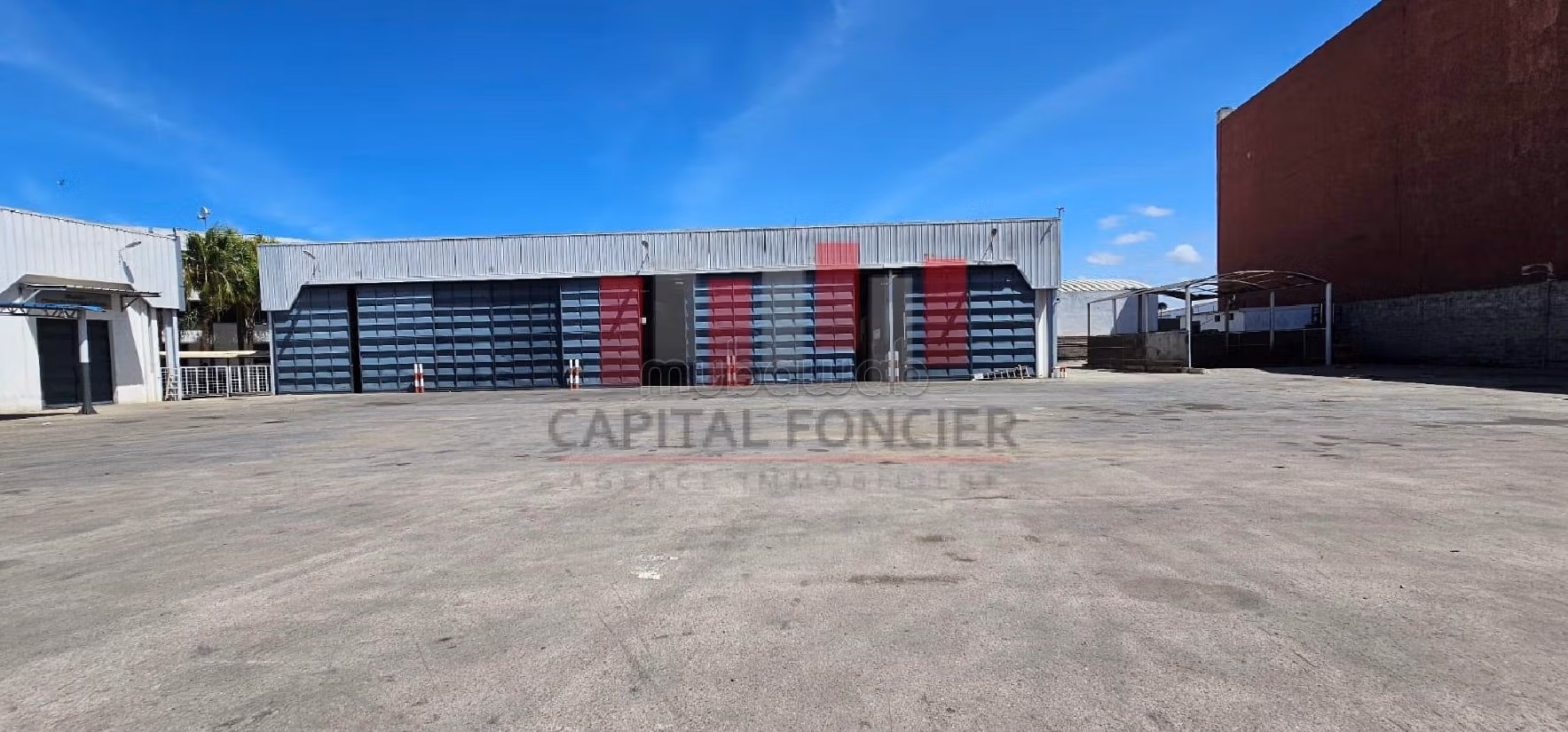 Unité industrielle showroom en plein Bld mly ismail ain sebaa de 9200 m de surface a la location idéal pour un concessionaire ou showroom