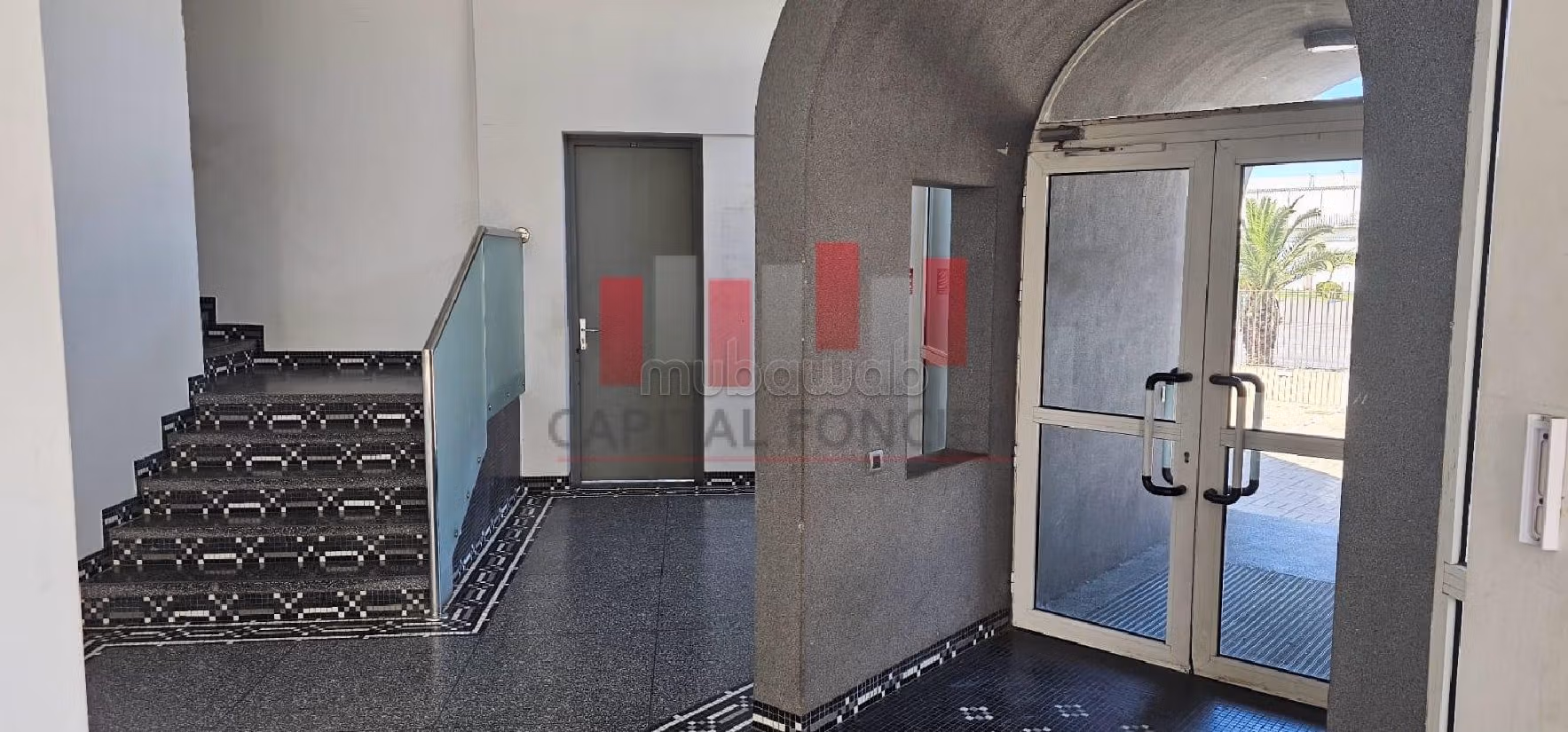 Unité industrielle showroom en plein Bld mly ismail ain sebaa de 9200 m de surface a la location idéal pour un concessionaire ou showroom