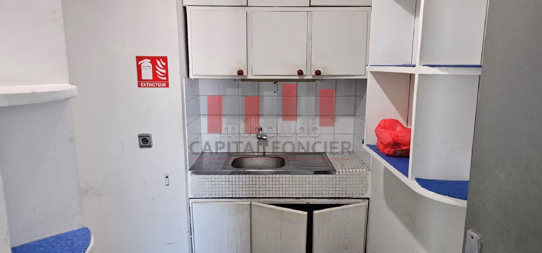 Unité industrielle showroom en plein Bld mly ismail ain sebaa de 9200 m de surface a la location idéal pour un concessionaire ou showroom