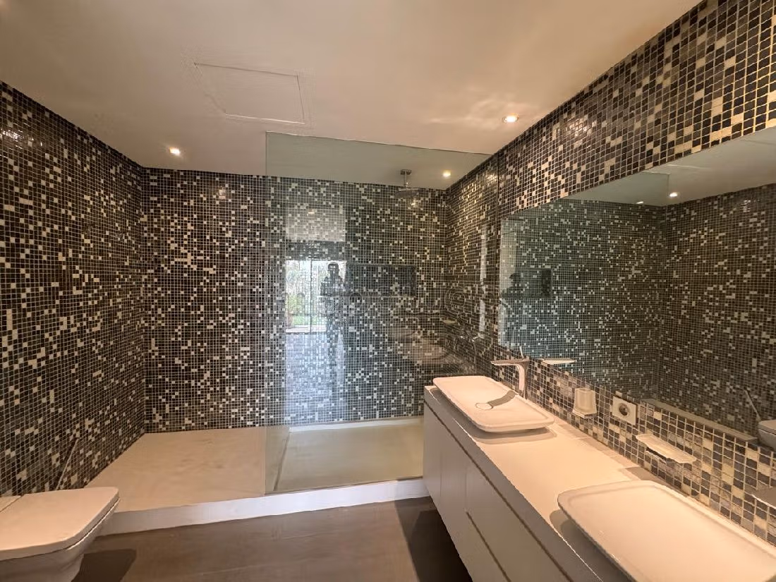 Beautiful apartment for sale in Hivernage. 6 large rooms. With lift and terrace. 