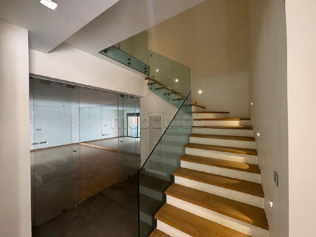 Beautiful apartment for sale in Hivernage. 6 large rooms. With lift and terrace. 