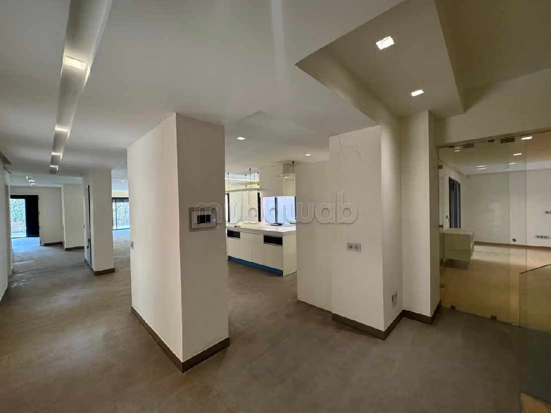 Beautiful apartment for sale in Hivernage. 6 large rooms. With lift and terrace. 