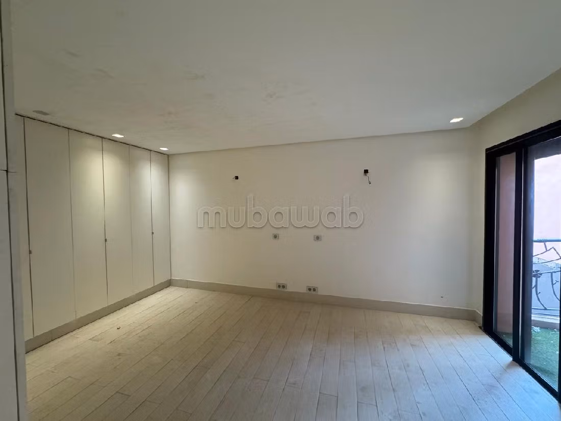 Beautiful apartment for sale in Hivernage. 6 large rooms. With lift and terrace. 