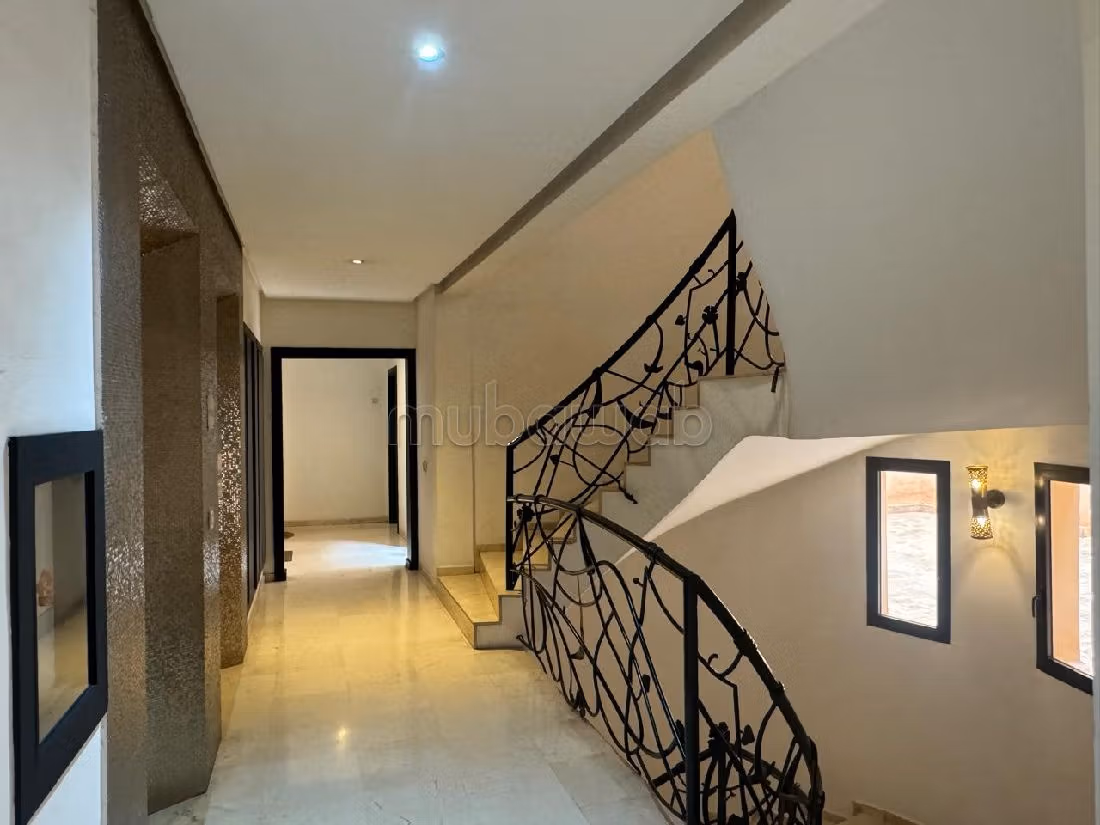 Beautiful apartment for sale in Hivernage. 6 large rooms. With lift and terrace. 