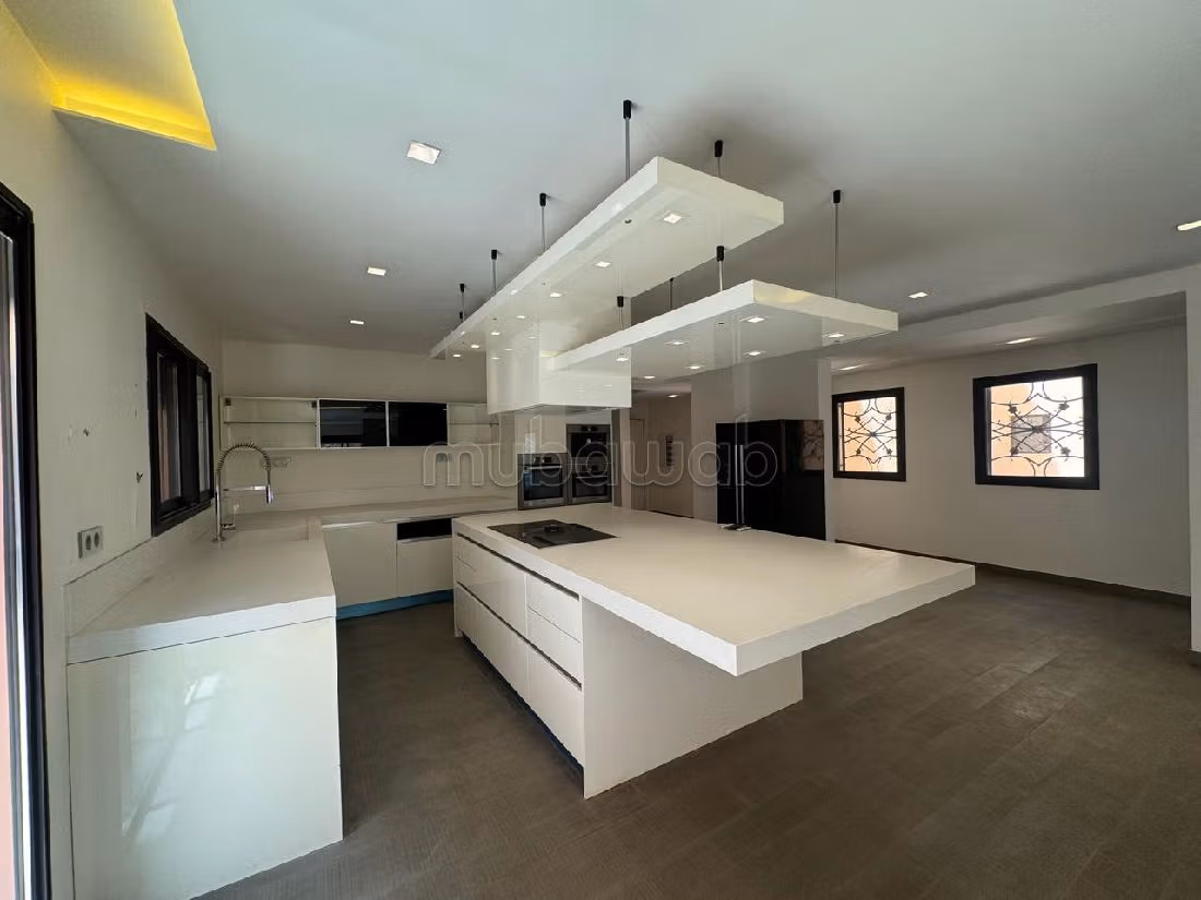 Beautiful apartment for sale in Hivernage. 6 large rooms. With lift and terrace. 