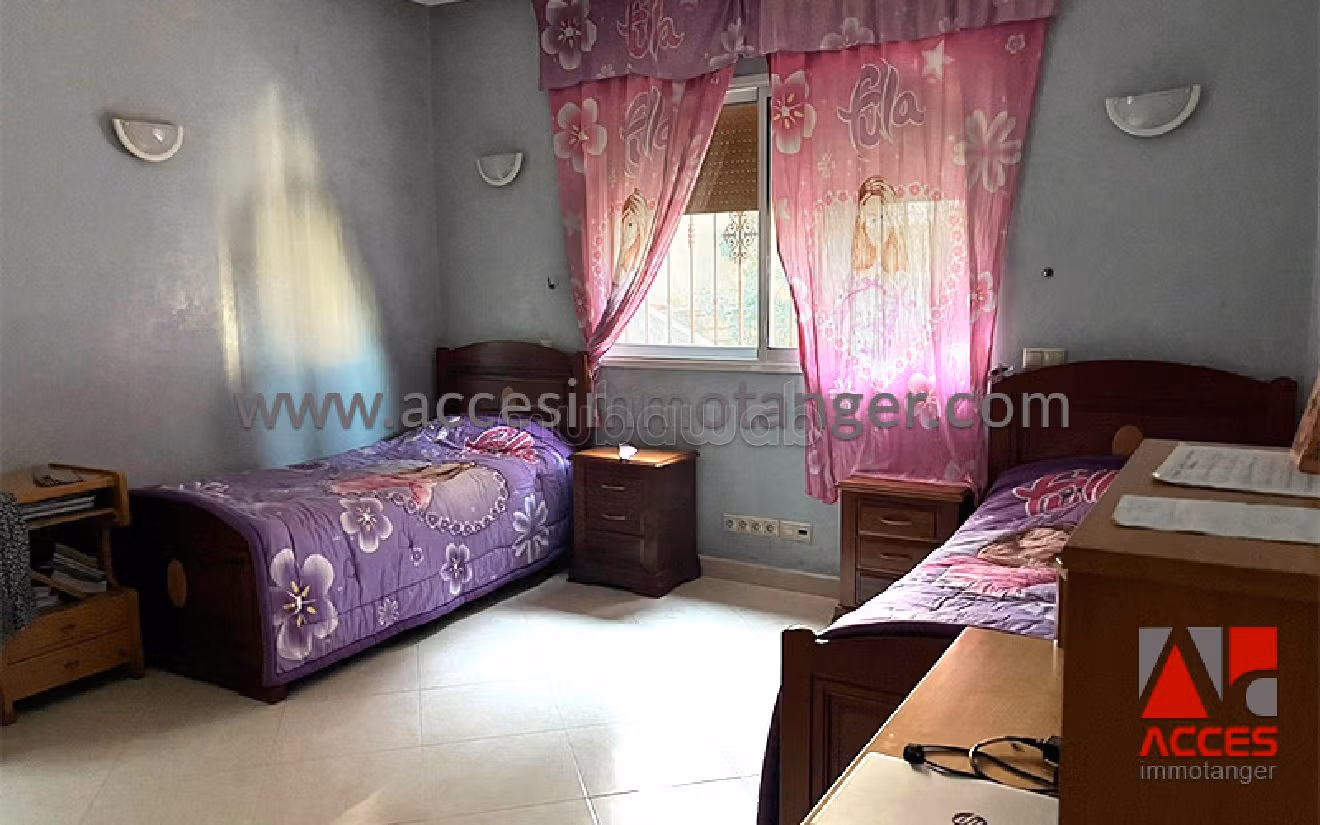 Nu te koop: villa's en luxe woningen in Charf. 5 Kamers. Terras en garage. 