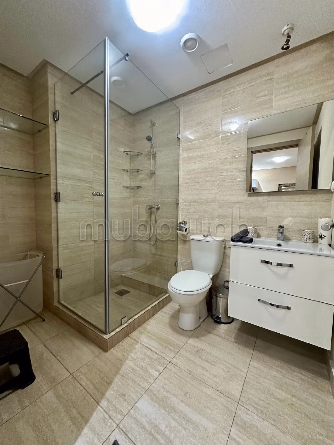 Pisos en alquiler en Boulevard Med 6. Dimensión 55 m². Excepcional vista a la montaña, calefacción central. 