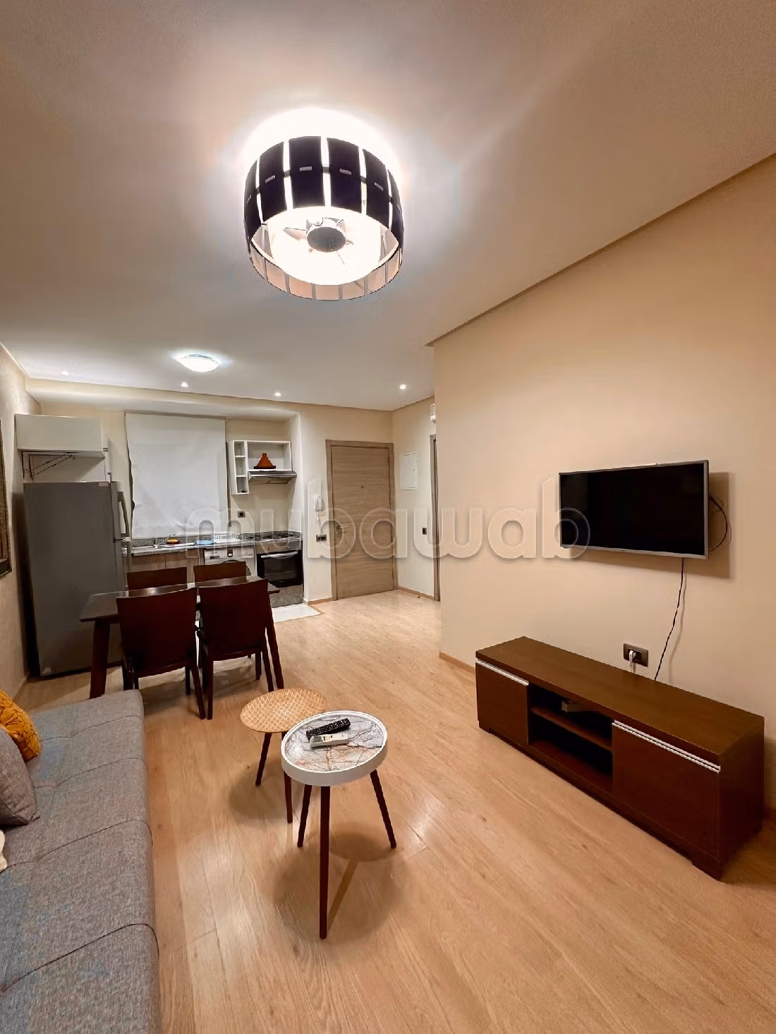 Pisos en alquiler en Boulevard Med 6. Dimensión 55 m². Excepcional vista a la montaña, calefacción central. 