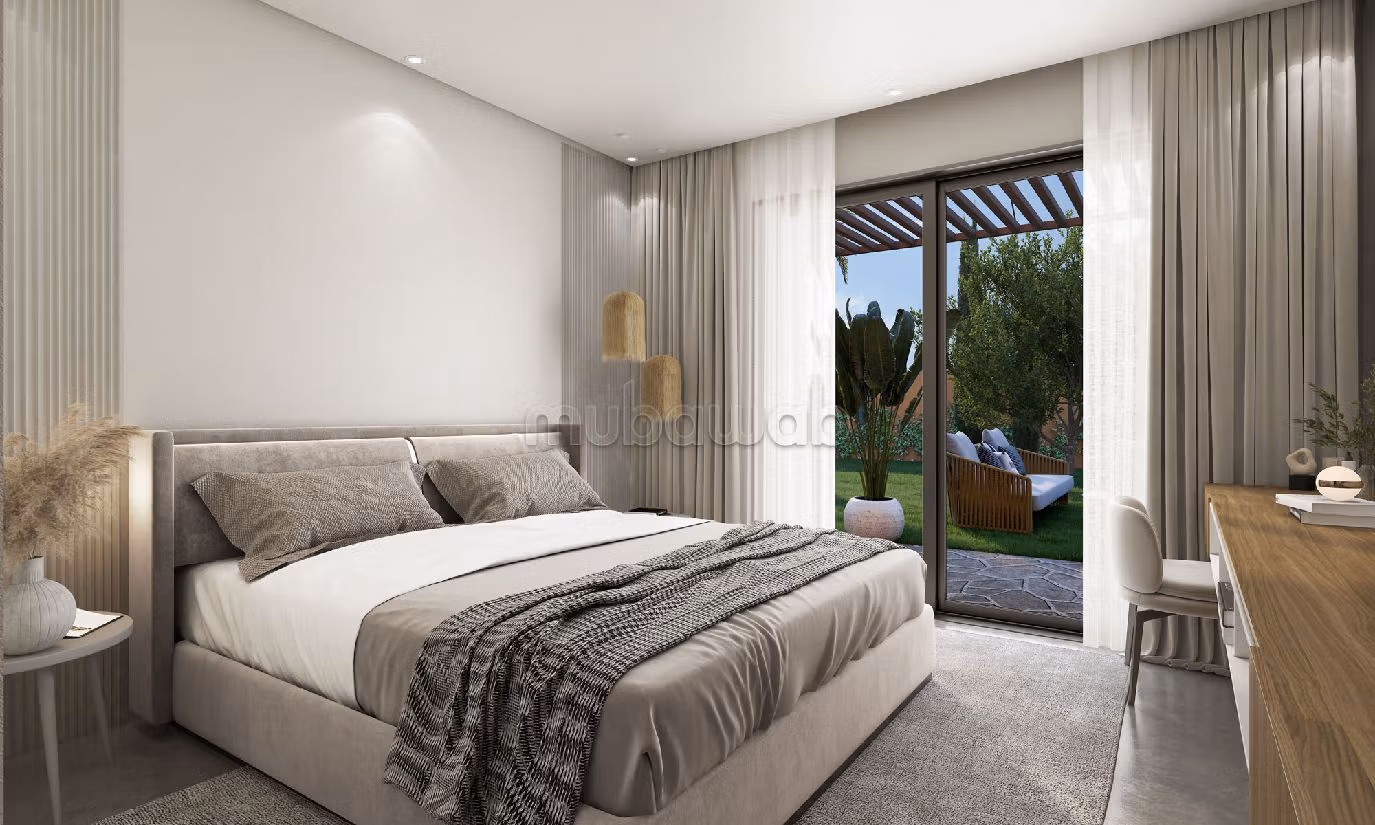 فيلا رائعة للبيع بطريق اوريكا. 5 غرف رائعة. حديقة