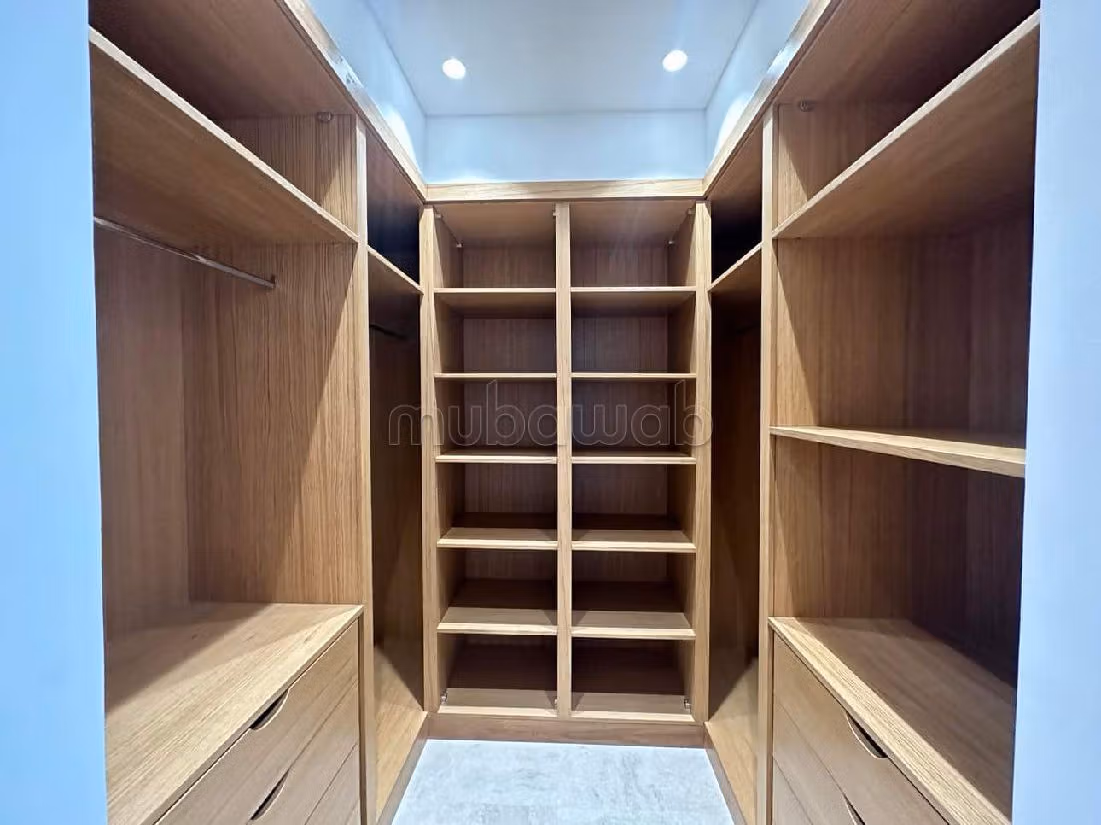 شقة للإيجار ب ضفاف البحيرة 2. المساحة 135 م². مفروشة. 