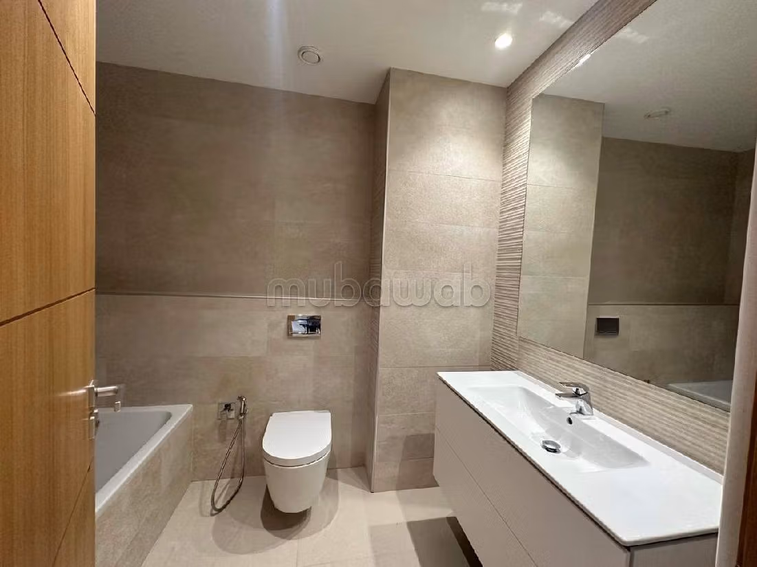 شقة للإيجار ب ضفاف البحيرة 2. المساحة 135 م². مفروشة. 