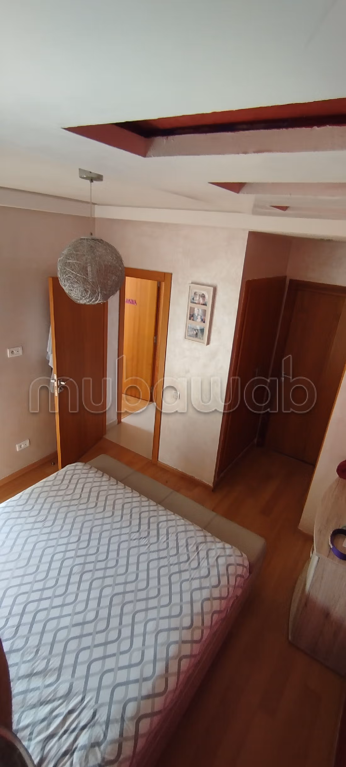 Piso en venta en Hay Inara. Gran superficie 84 m². Salón marroquí amueblado, sistema de parábola general. 