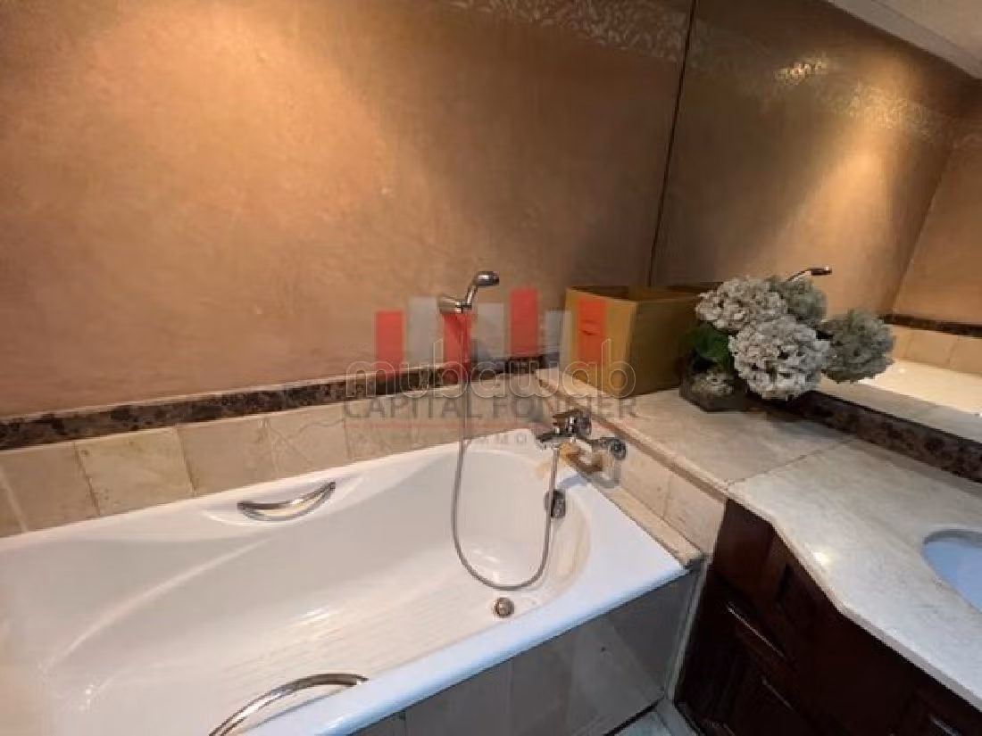 Koopappartementen in Gauthier. Oppervlakte 136 m². Lift en terras