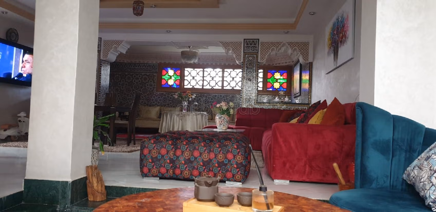 فيلا فاخرة للإيجار ببوسكورة. المساحة الإجمالية 300 م². صالون مغربي، و خدمة الأمن والحراسة.