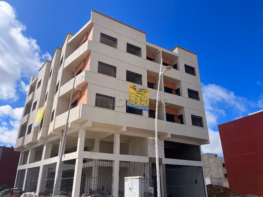Locale commerciale da comprare a Mohamadia. Superficie di 196 m². 