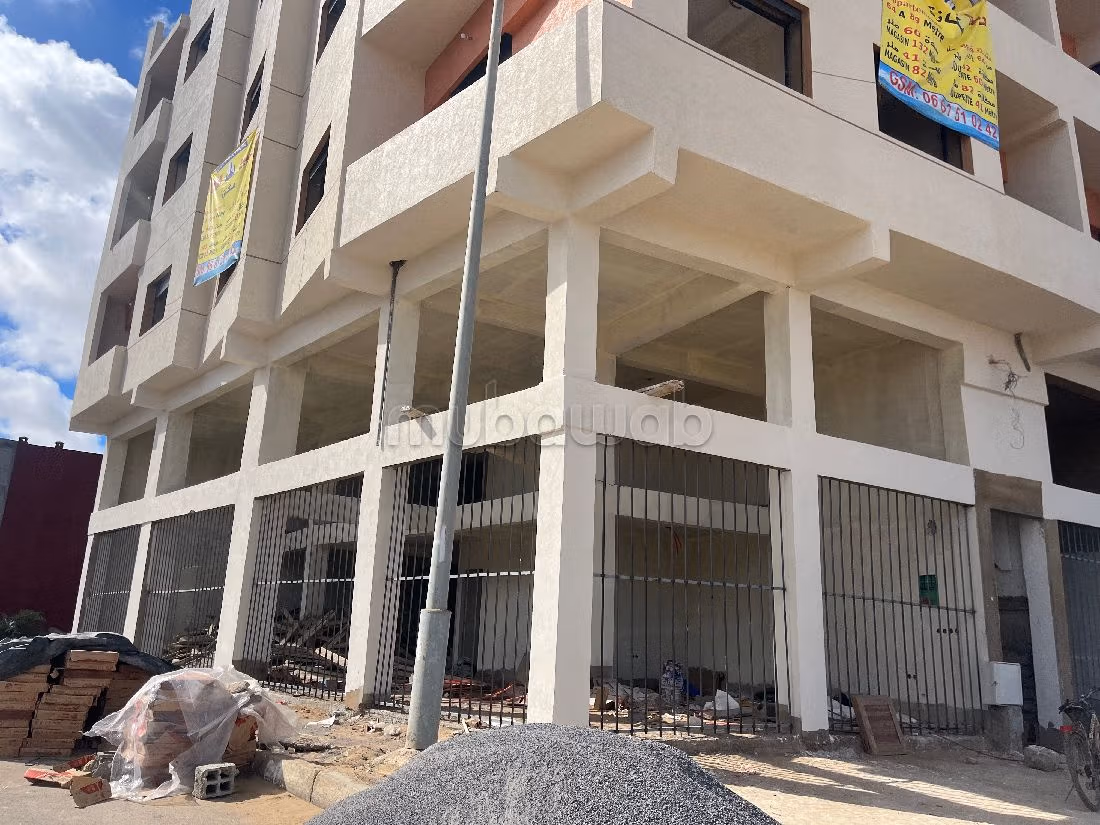 Locale commerciale da comprare a Mohamadia. Superficie di 196 m². 