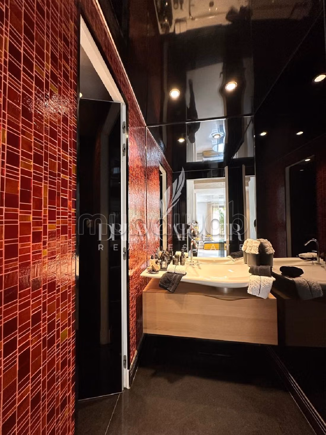 منزل ممتاز للبيع ب المدينة الخضراء. 3 غرف رائعة. مفروشة. 