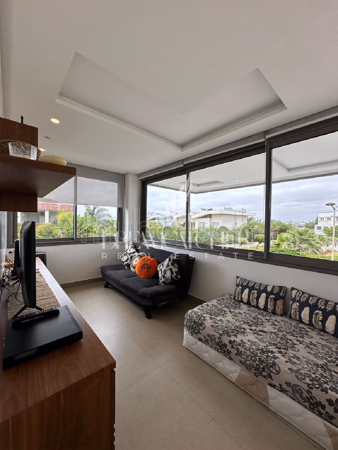 منزل ممتاز للبيع ب المدينة الخضراء. 3 غرف رائعة. مفروشة. 