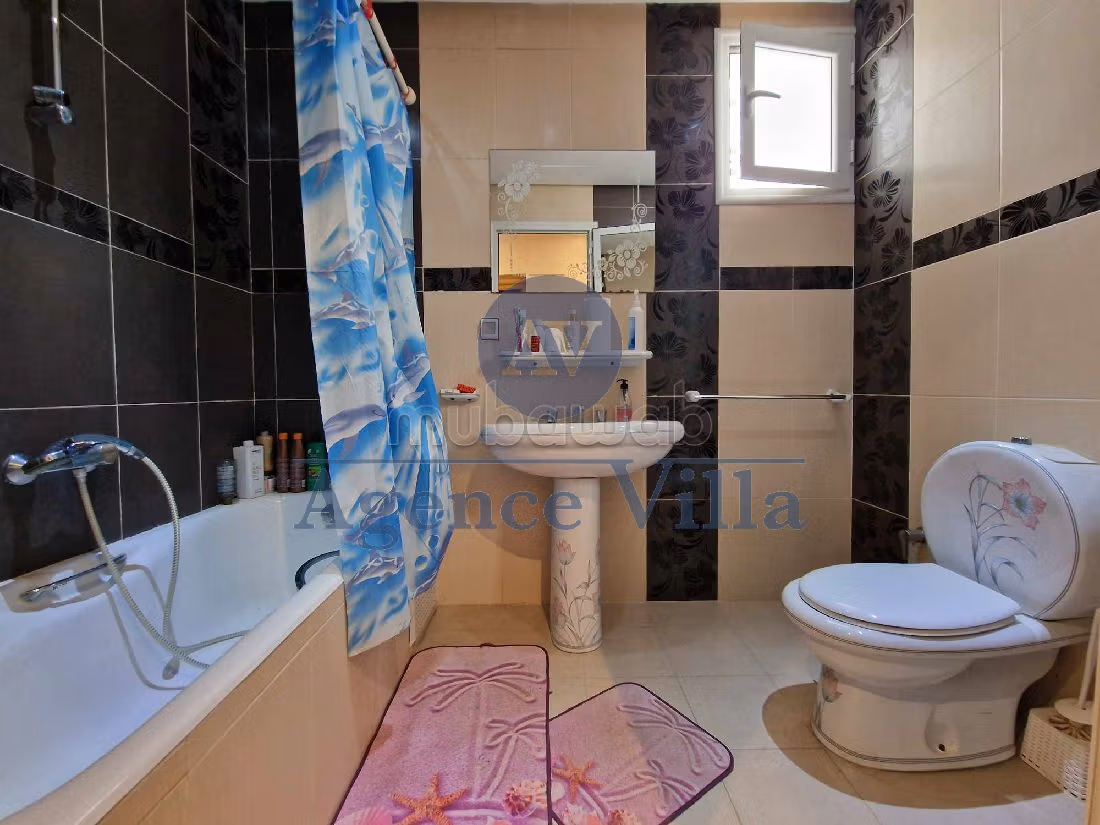 House for rent in La Marsa. 2 rooms. Dressing room. 
