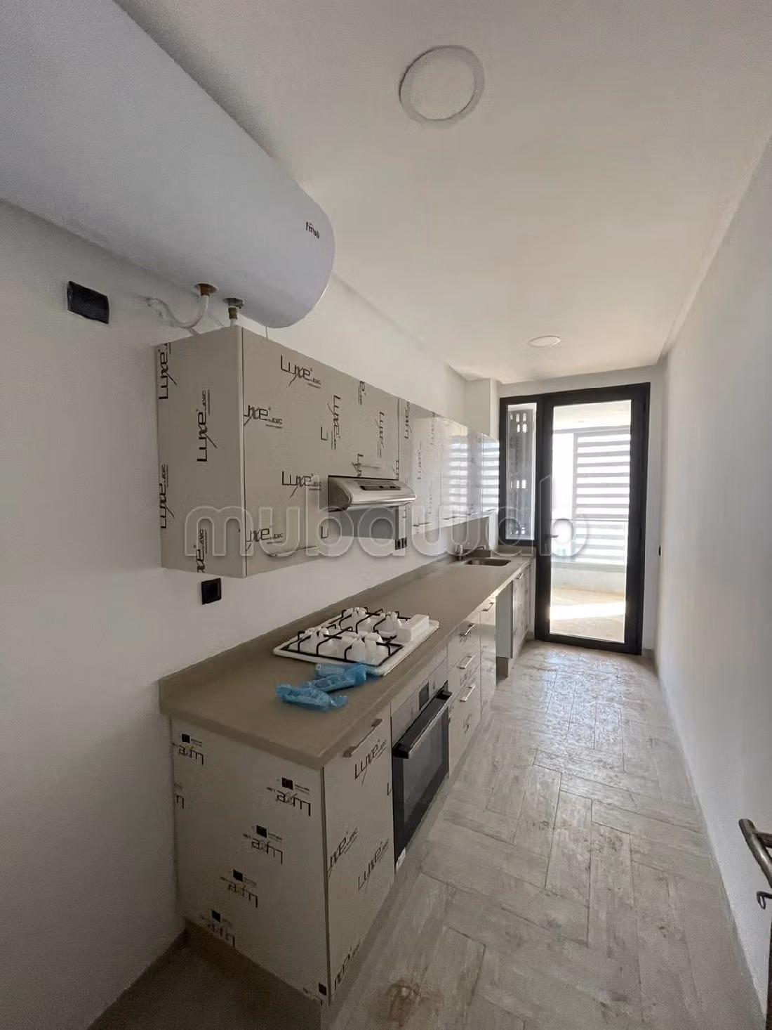 Appartement pour location à finance city vide