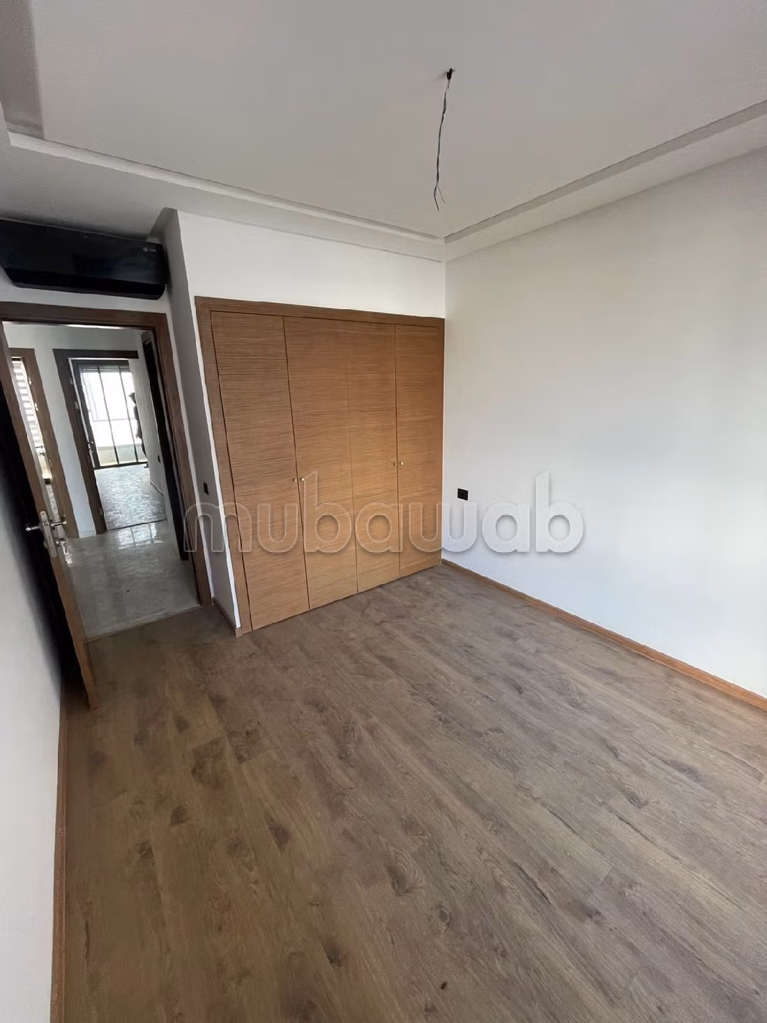 Appartement pour location à finance city vide