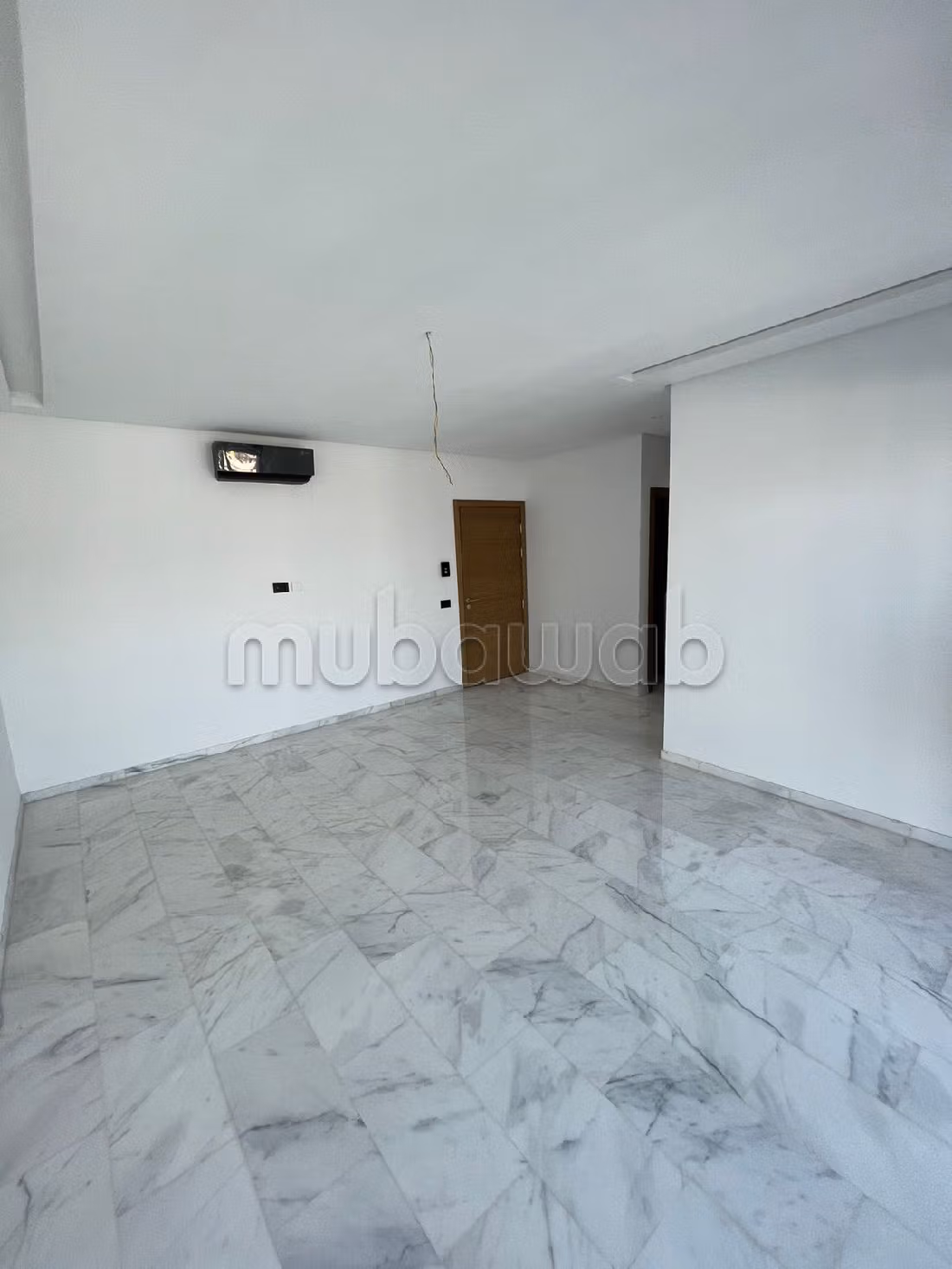 Appartement pour location à finance city vide