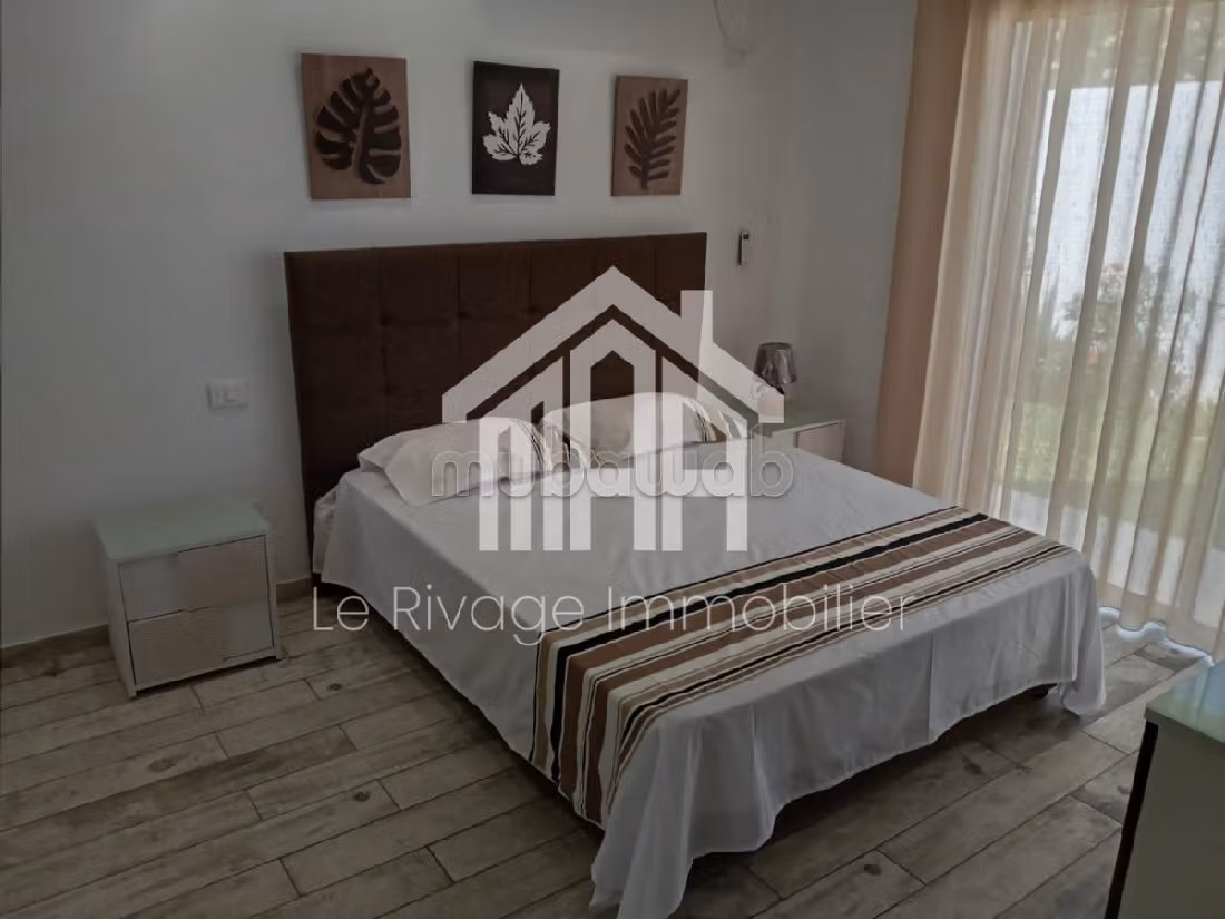 Rent this apartment in La Marsa. Dimension 250 m². New furniture. 