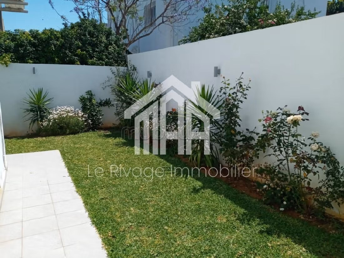 Rent this apartment in La Marsa. Dimension 250 m². New furniture. 